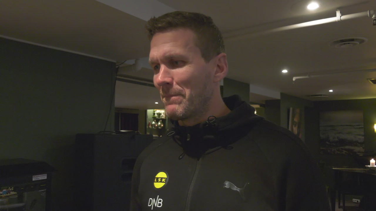 Kippe før avskjedskampen.mp4